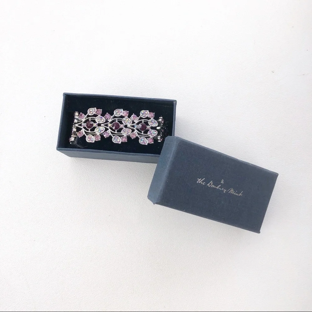 The Danbury Mint Stretch Bracelet seasonal